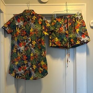 Tropical Women’s Floral Shirt and Shorts Set - Size Medium, NWOT